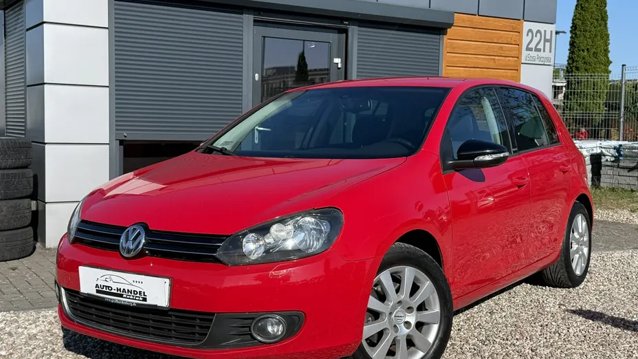 VOLKSWAGEN Golf -