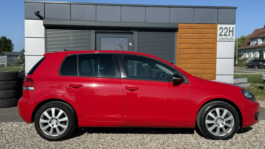 VOLKSWAGEN Golf -