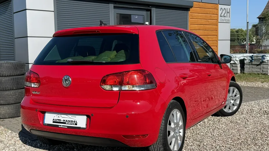 VOLKSWAGEN Golf -