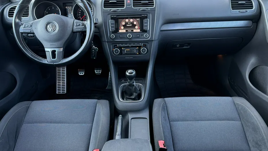 VOLKSWAGEN Golf -