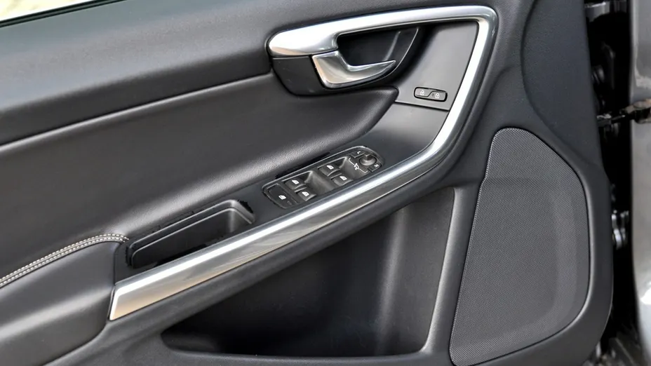 VOLVO S60 -