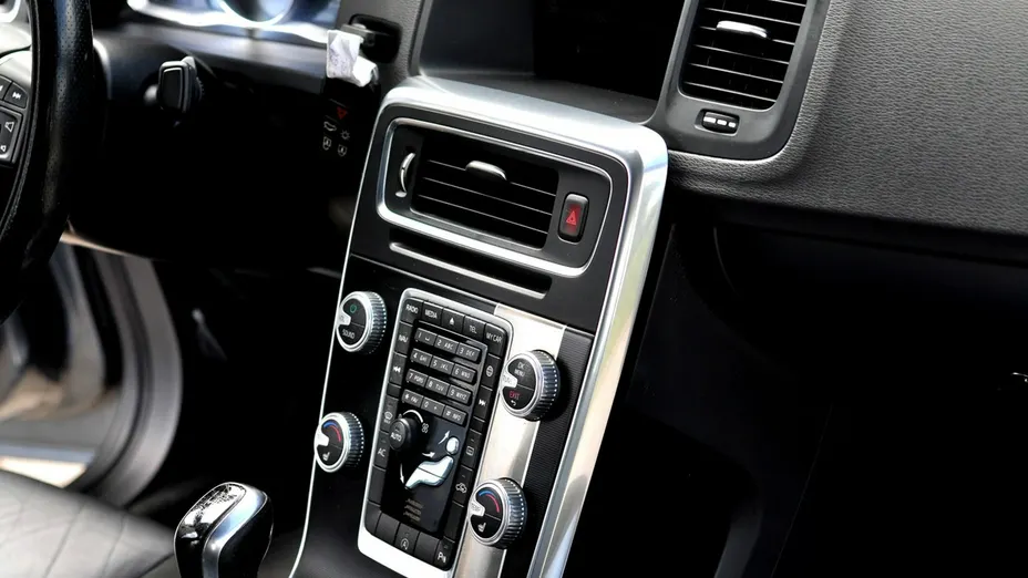 VOLVO S60 -