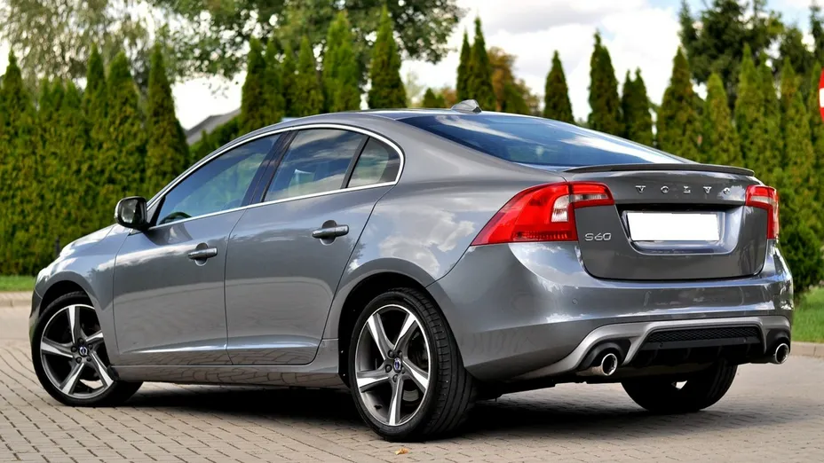 VOLVO S60 -
