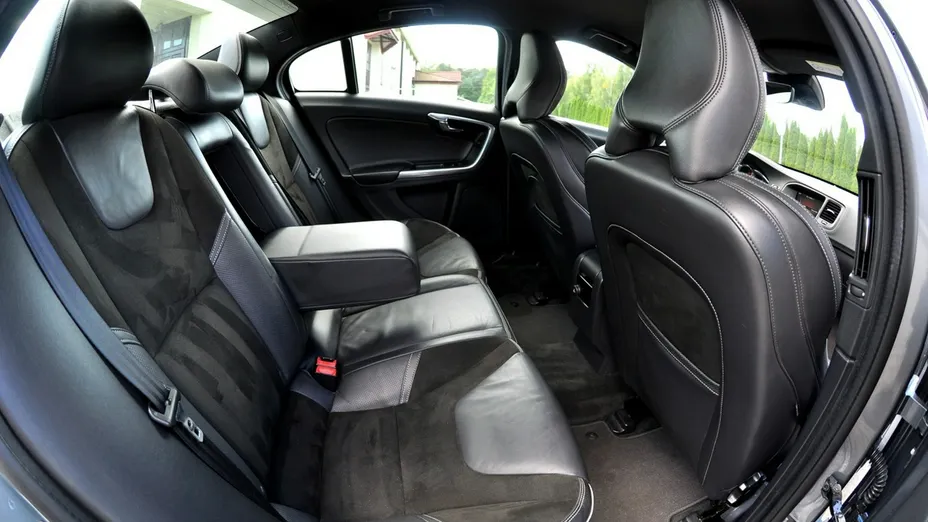 VOLVO S60 -