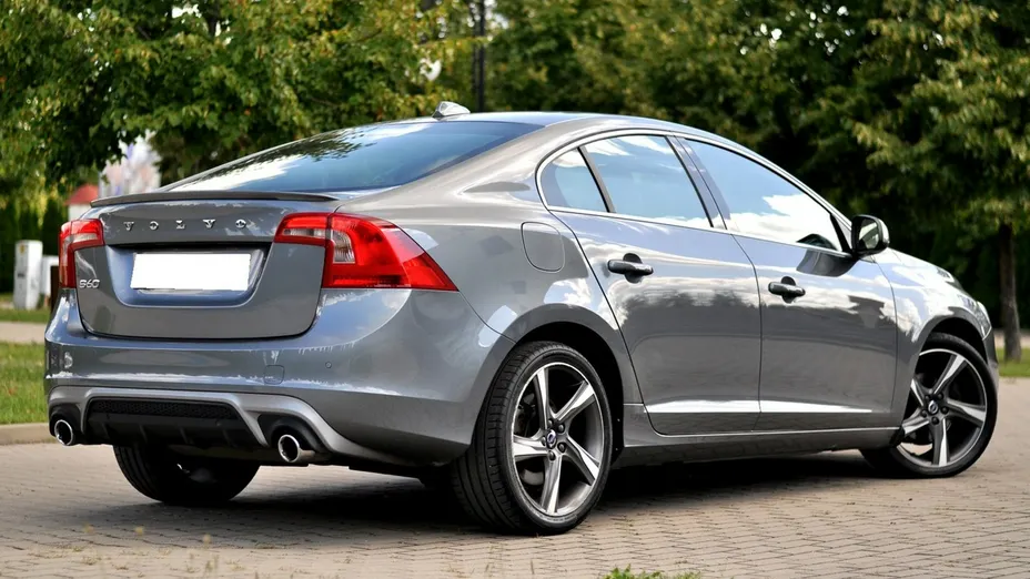 VOLVO S60 -