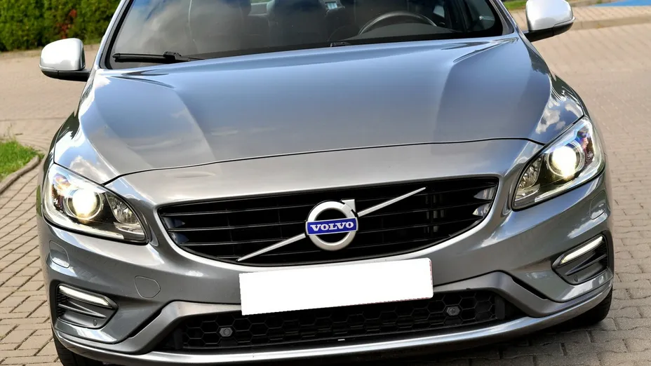 VOLVO S60 -