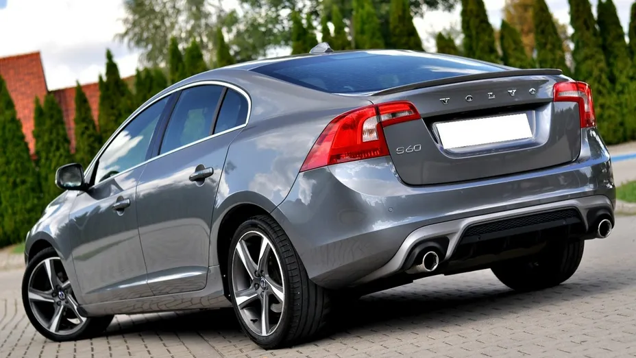 VOLVO S60 -