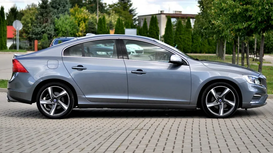 VOLVO S60 -