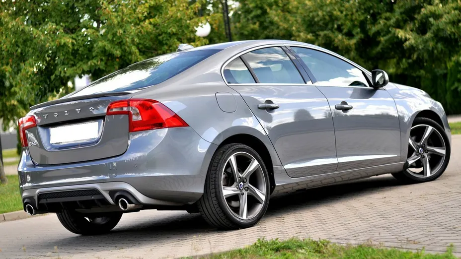 VOLVO S60 -