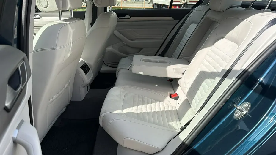 VOLKSWAGEN Passat -