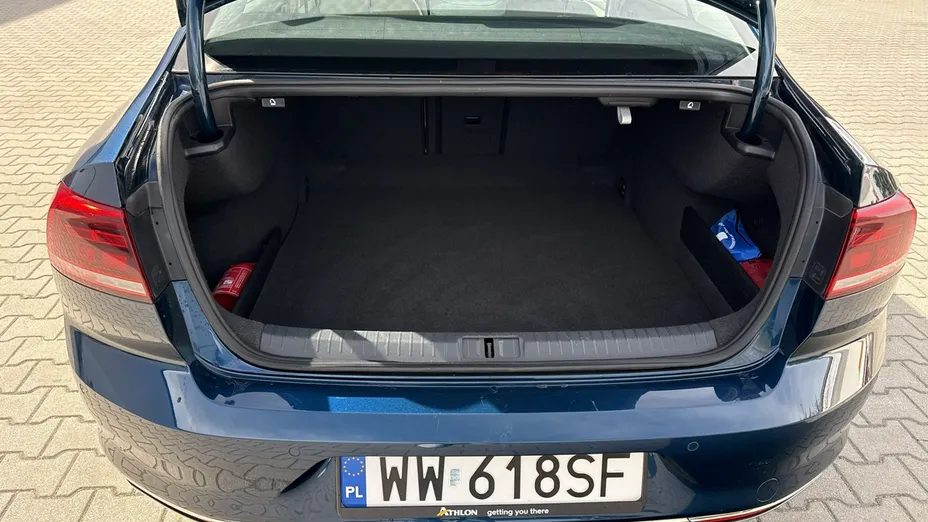 VOLKSWAGEN Passat -