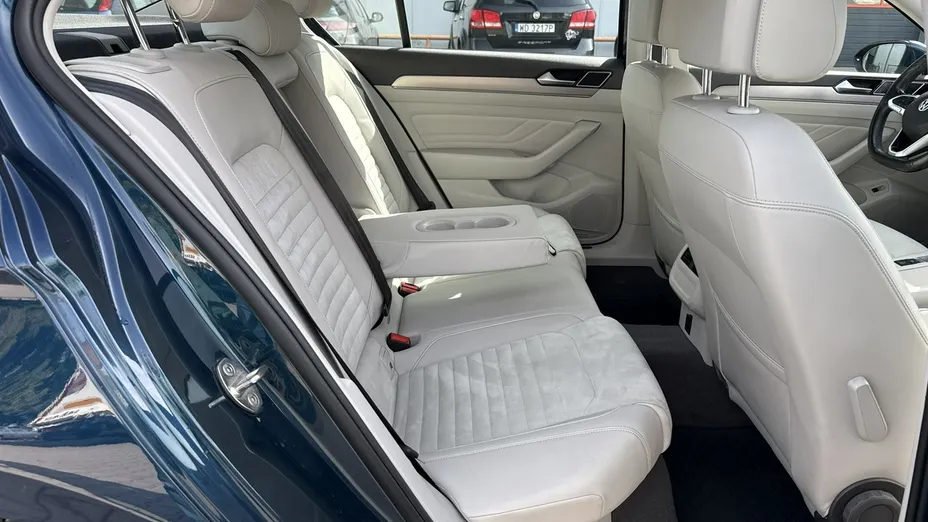 VOLKSWAGEN Passat -