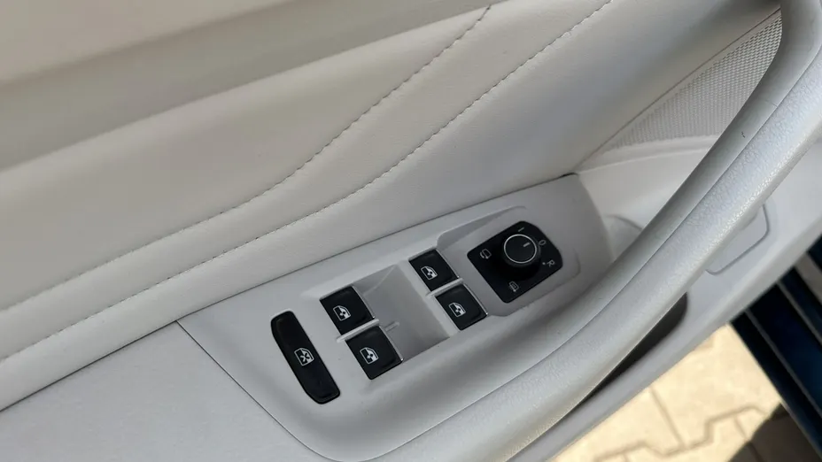 VOLKSWAGEN Passat -