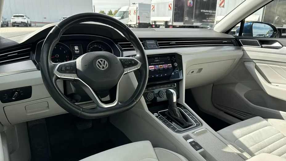 VOLKSWAGEN Passat -