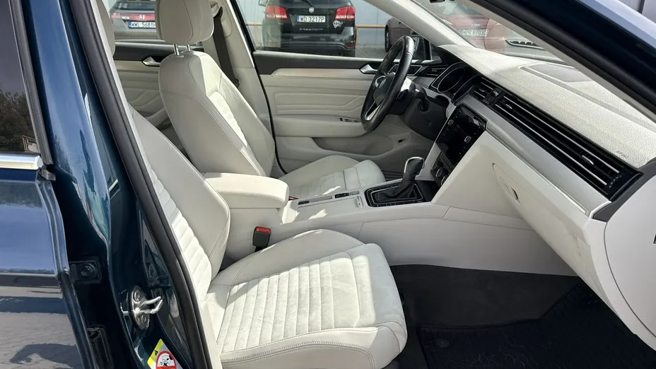 VOLKSWAGEN Passat -