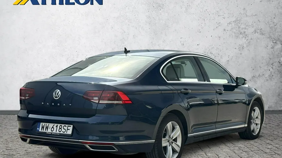 VOLKSWAGEN Passat -