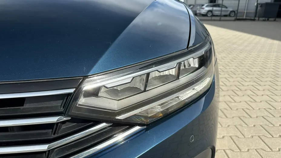 VOLKSWAGEN Passat -