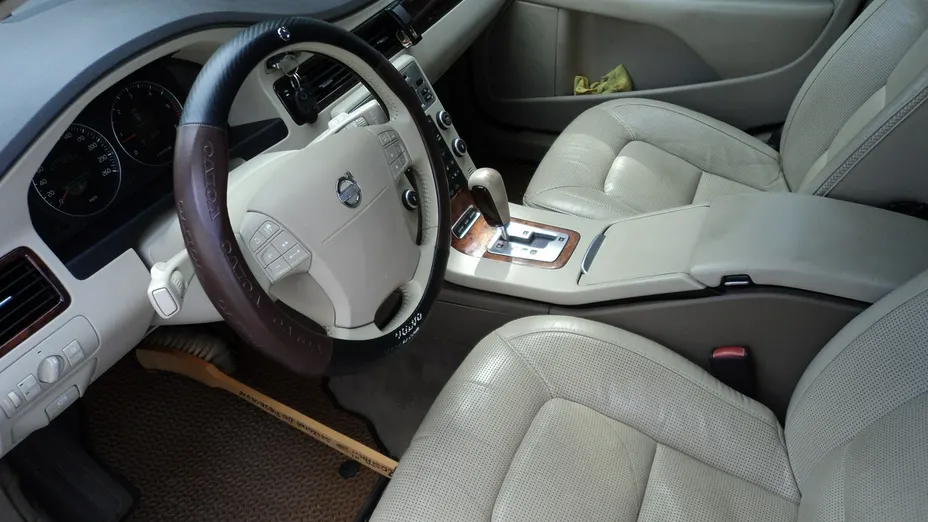 VOLVO XC70 -