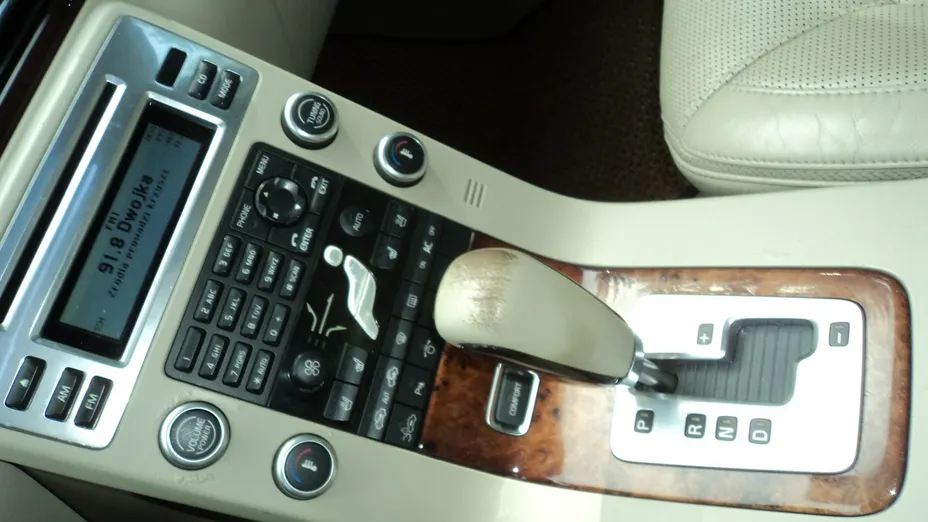 VOLVO XC70 -