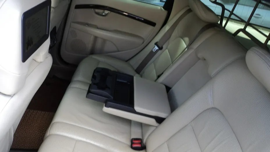 VOLVO XC70 -