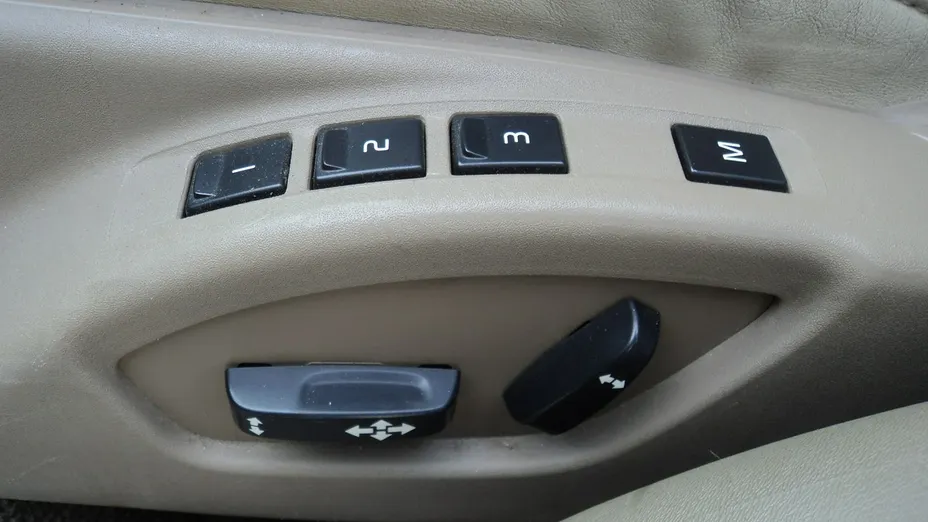 VOLVO XC70 -
