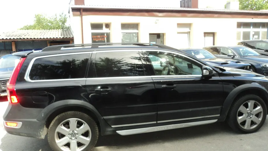 VOLVO XC70 -