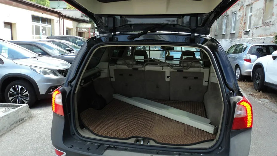 VOLVO XC70 -