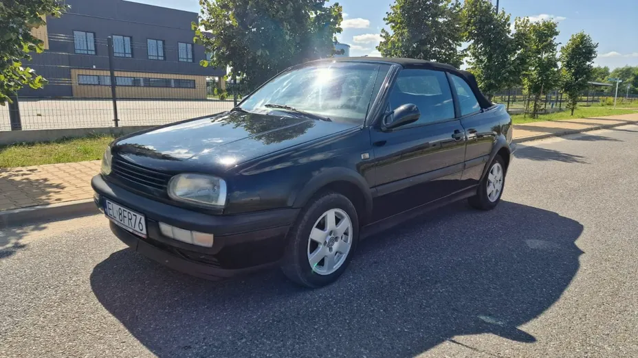 VOLKSWAGEN Golf -
