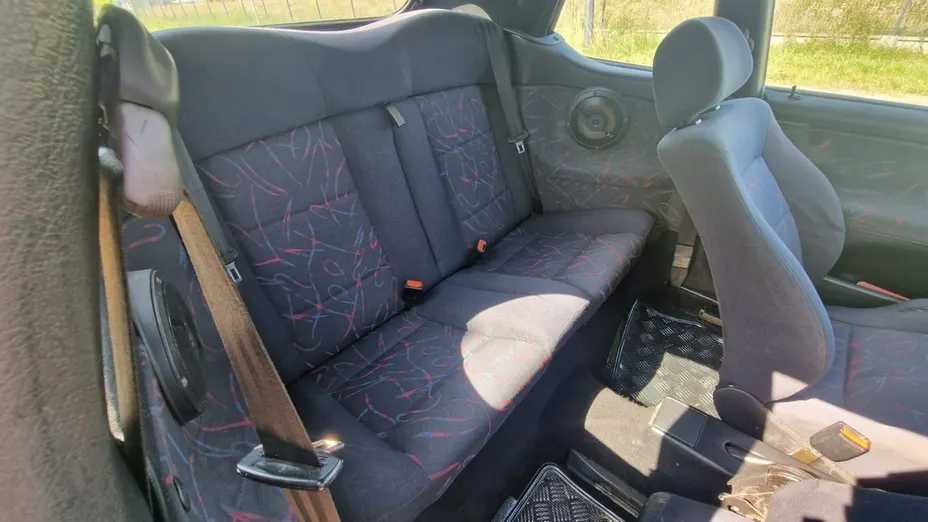 VOLKSWAGEN Golf -