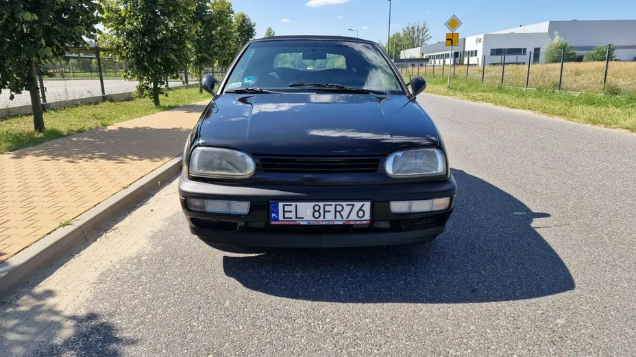 VOLKSWAGEN Golf -