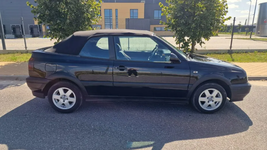 VOLKSWAGEN Golf -