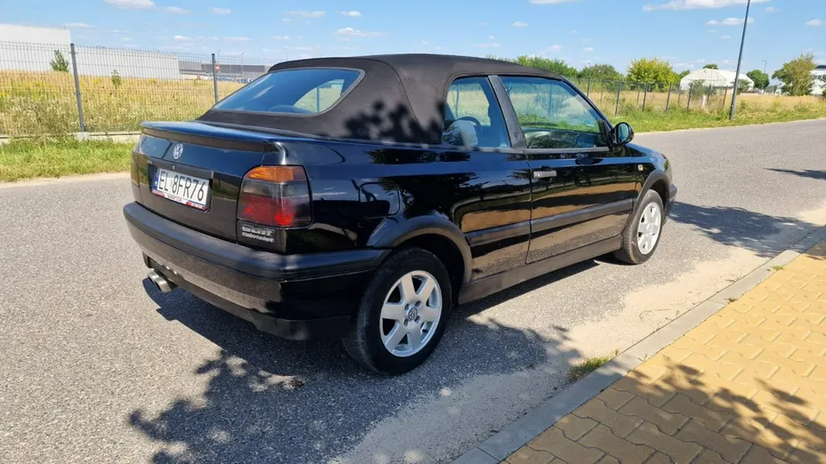 VOLKSWAGEN Golf -
