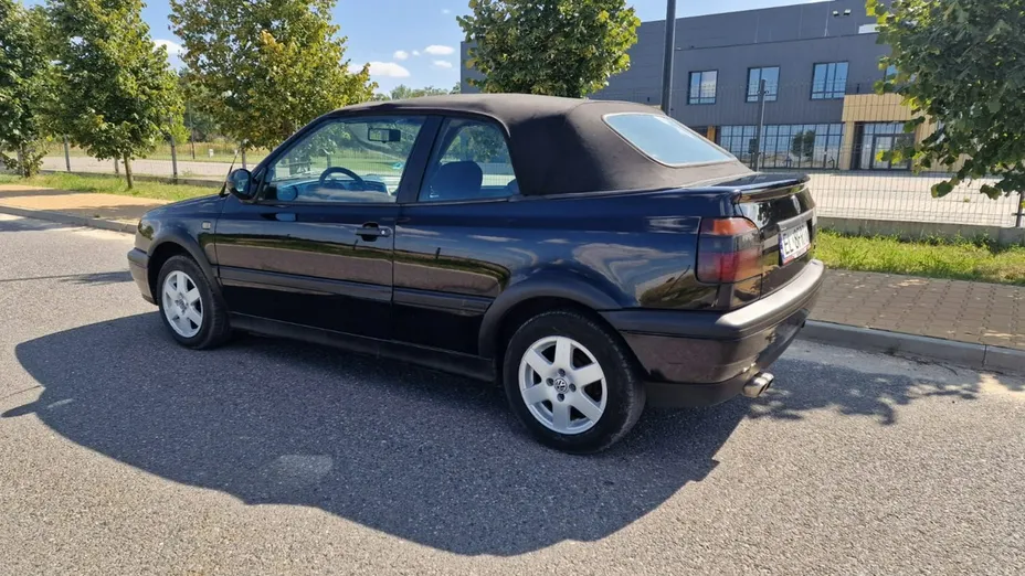 VOLKSWAGEN Golf -