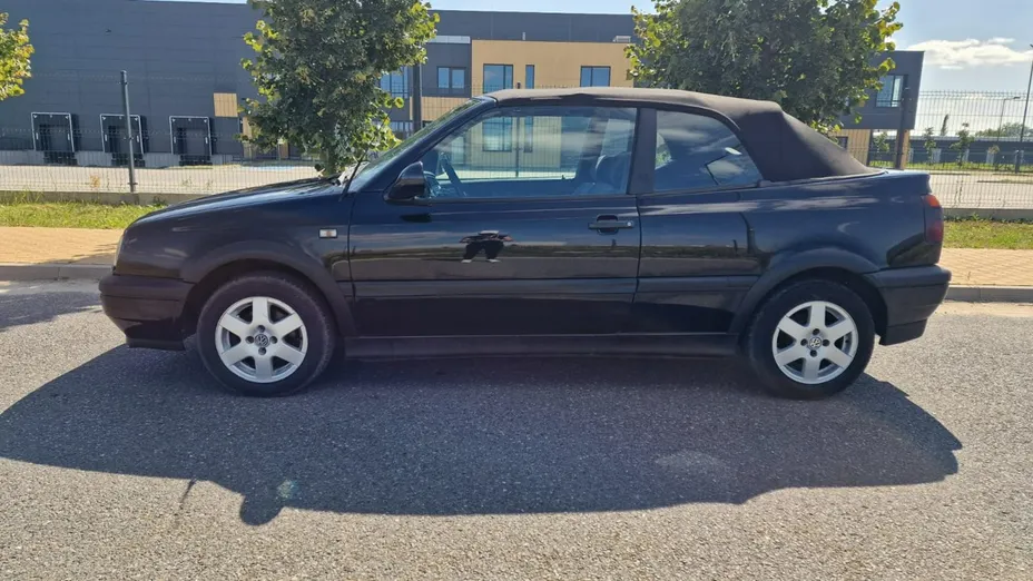 VOLKSWAGEN Golf -