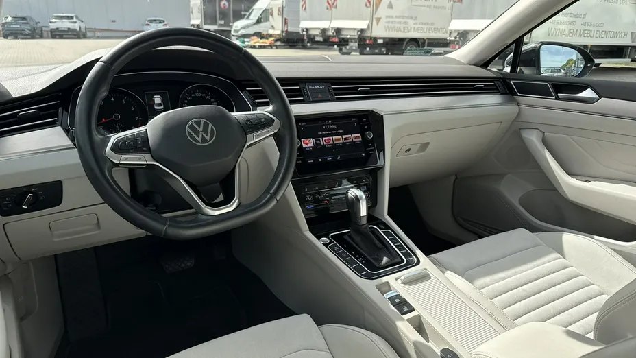 VOLKSWAGEN Passat -