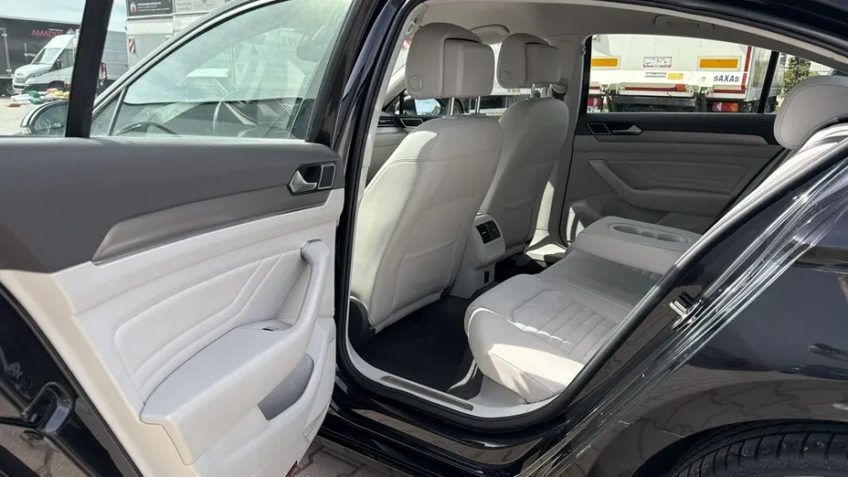 VOLKSWAGEN Passat -