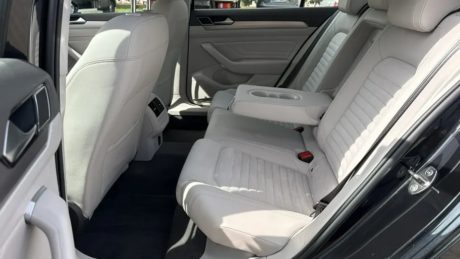 VOLKSWAGEN Passat -