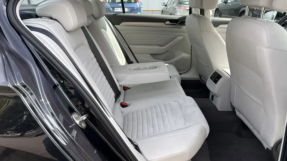 VOLKSWAGEN Passat -