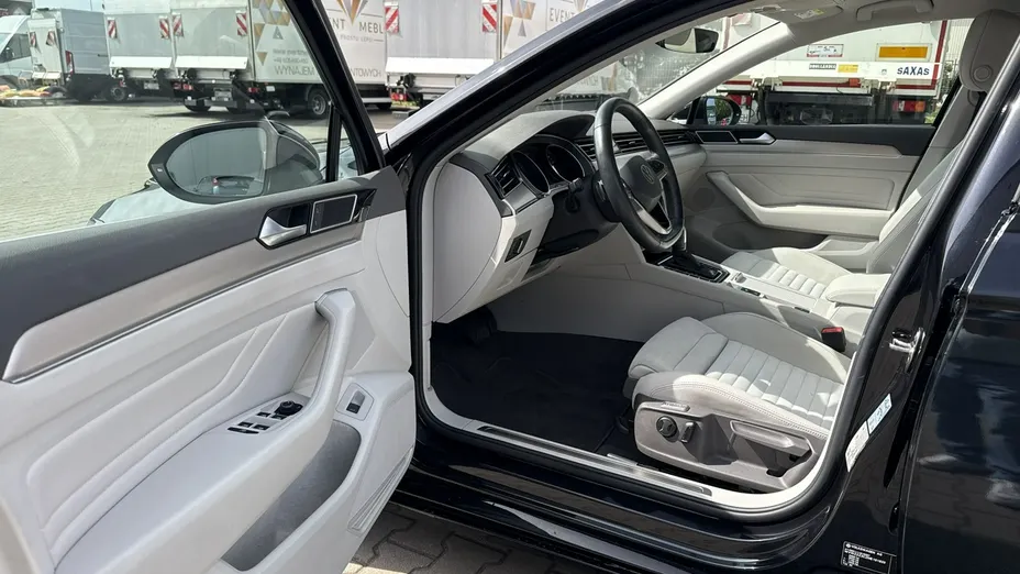 VOLKSWAGEN Passat -