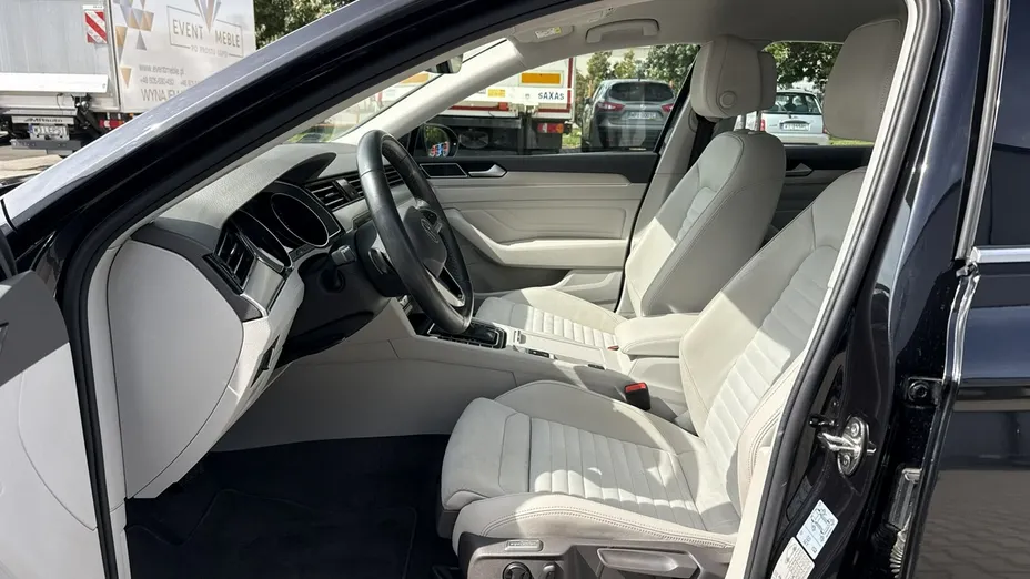 VOLKSWAGEN Passat -
