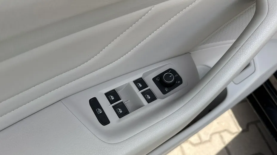 VOLKSWAGEN Passat -