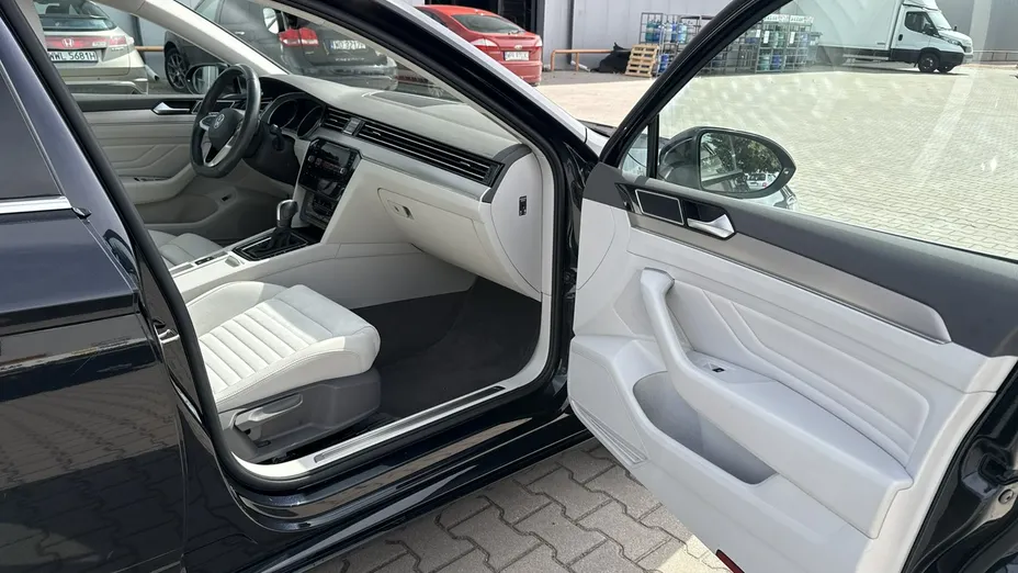 VOLKSWAGEN Passat -