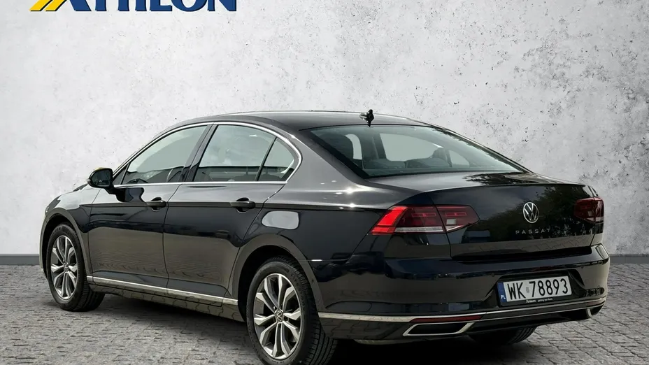 VOLKSWAGEN Passat -