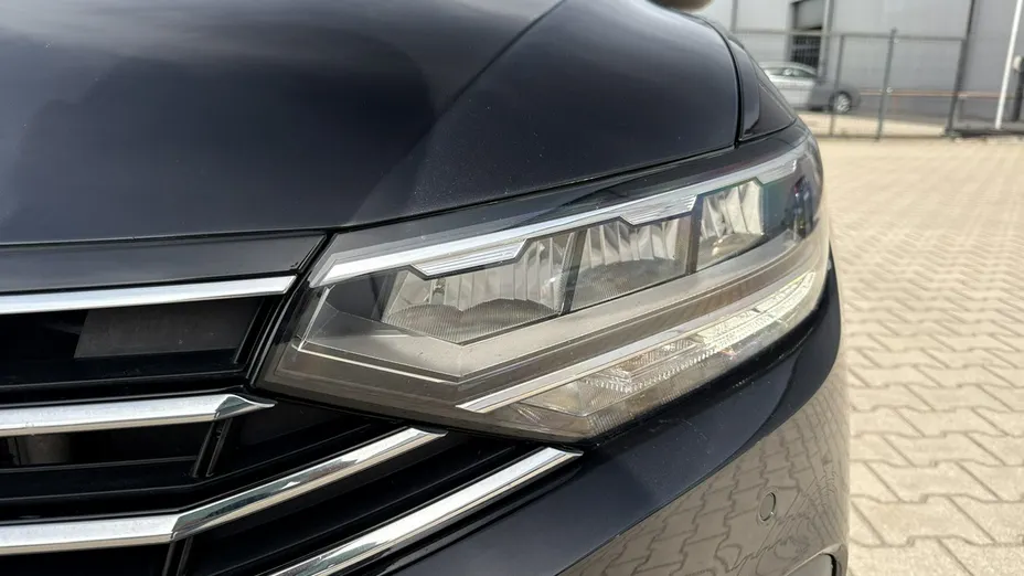 VOLKSWAGEN Passat -