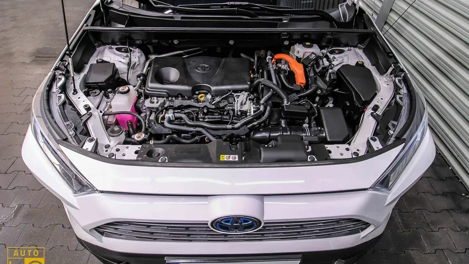 TOYOTA RAV4 -
