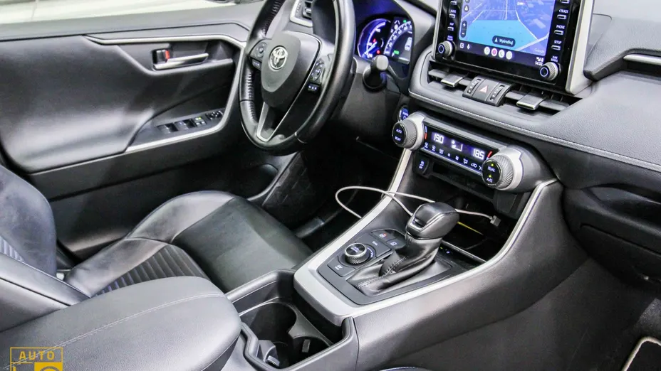 TOYOTA RAV4 -
