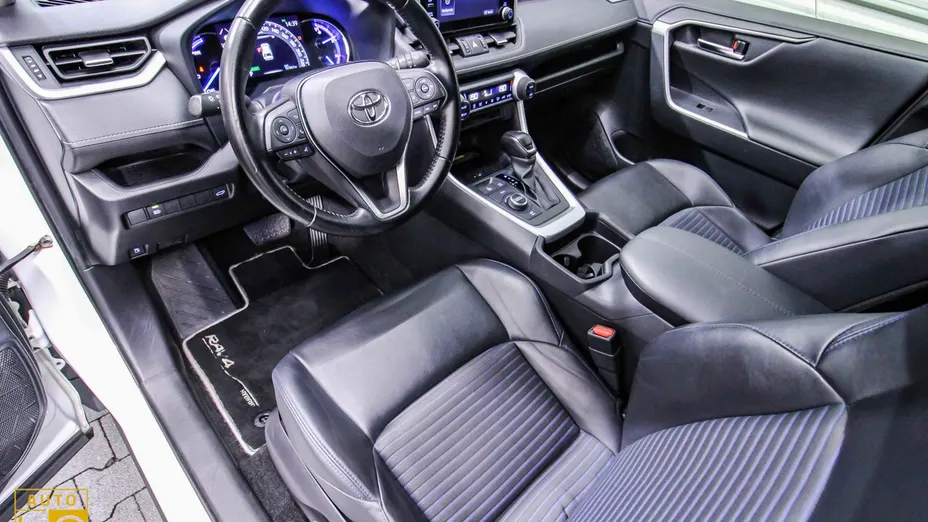 TOYOTA RAV4 -