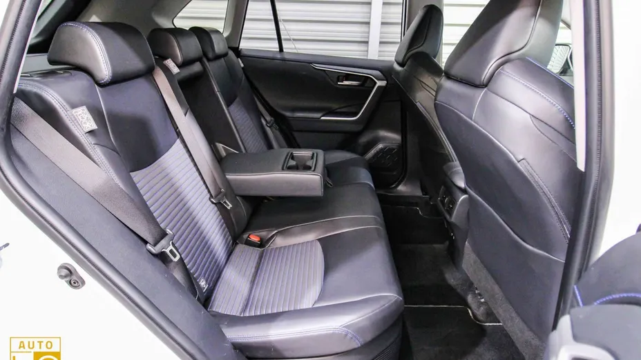 TOYOTA RAV4 -