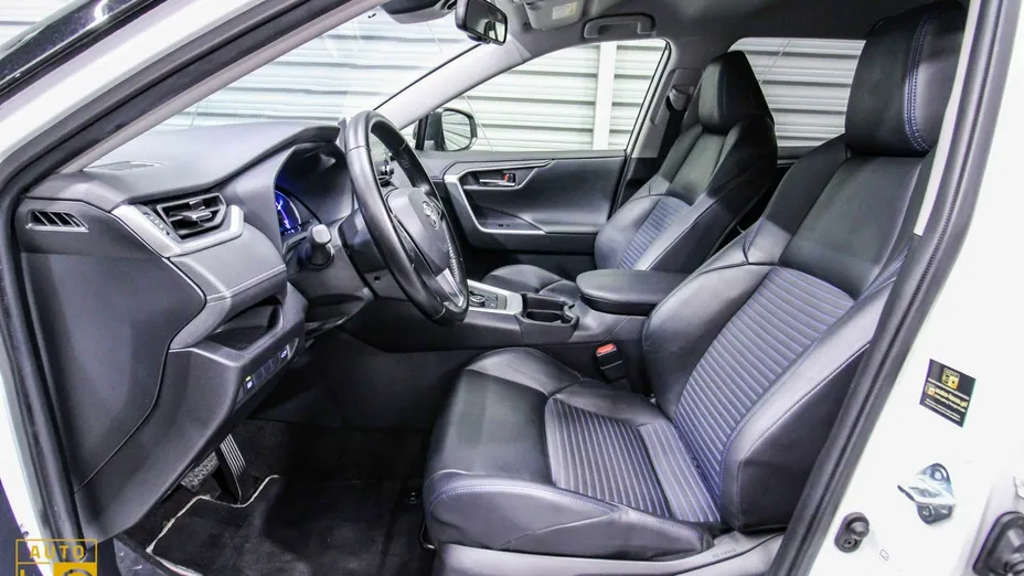 TOYOTA RAV4 -