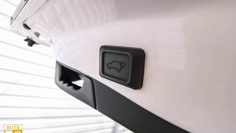 TOYOTA RAV4 -